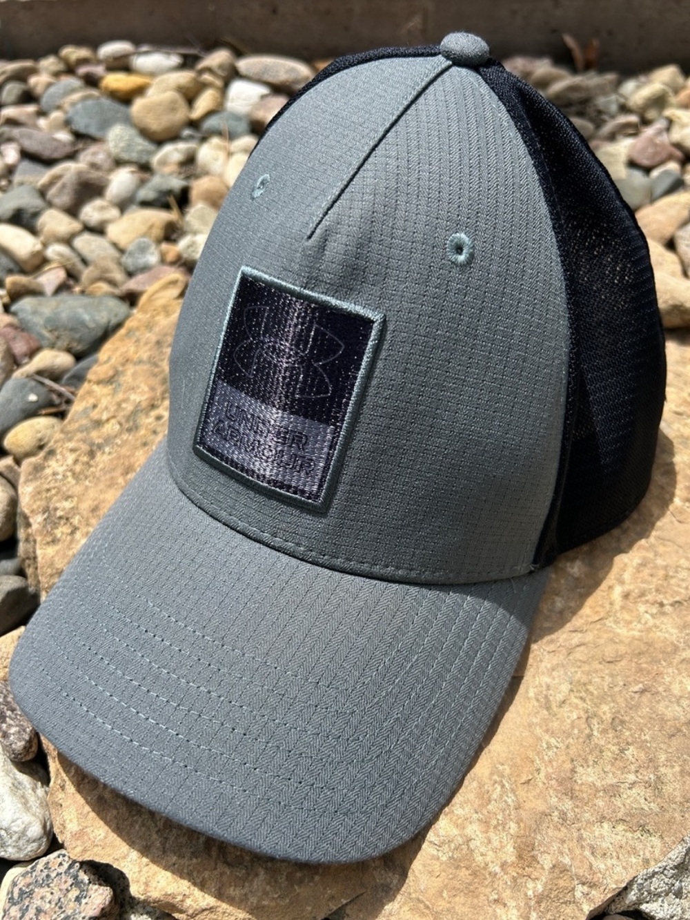 Under Armour Iso-Chill Pro Fit Black and Gray Mens Mesh Baseball Cap